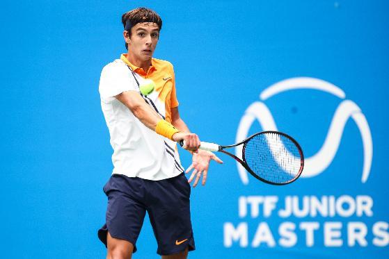 热搜第一！#泰勒斯威夫特官宣订婚 ，男方是知名橄榄球球星