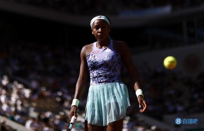 西媒热议亚马尔表现：昨晚真正的18岁新星是埃斯特旺